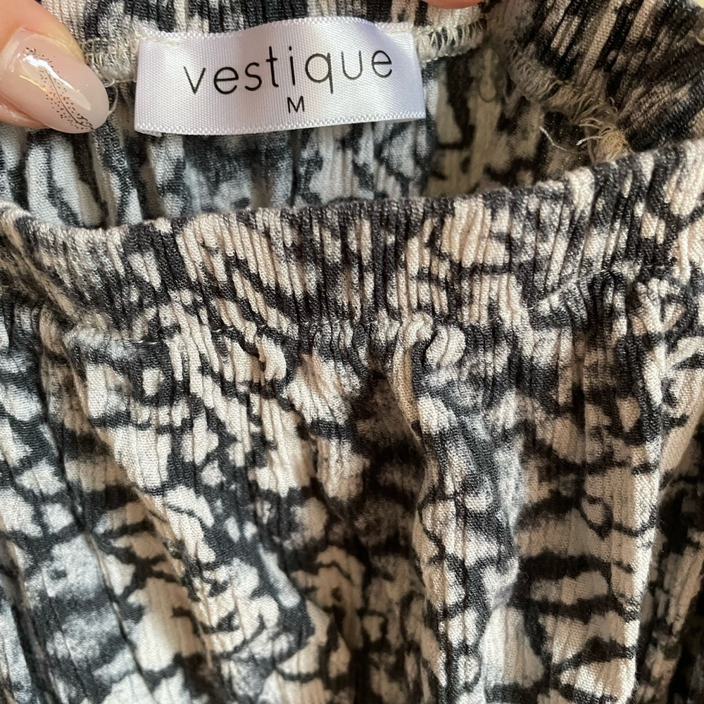 Vestique Cinched Grey/Navy Tank Top